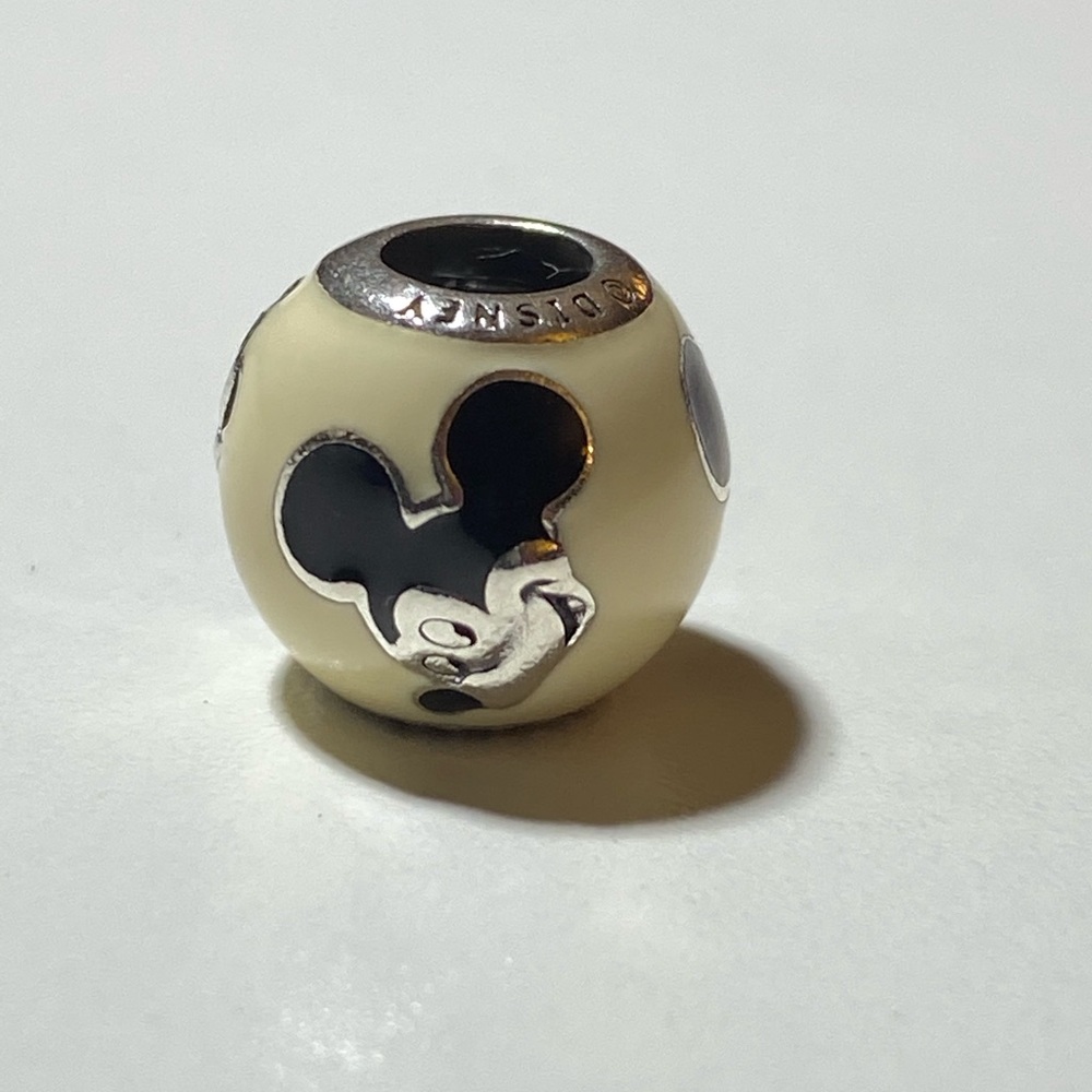 Mickey faces Pandora charm